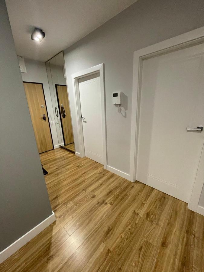 Fajny Apartament Z Parkingiem, Obok Metra. Warsaw Ngoại thất bức ảnh