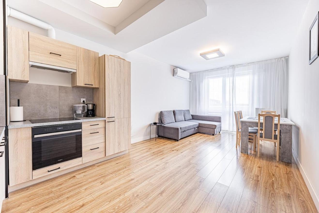 Fajny Apartament Z Parkingiem, Obok Metra. Warsaw Ngoại thất bức ảnh