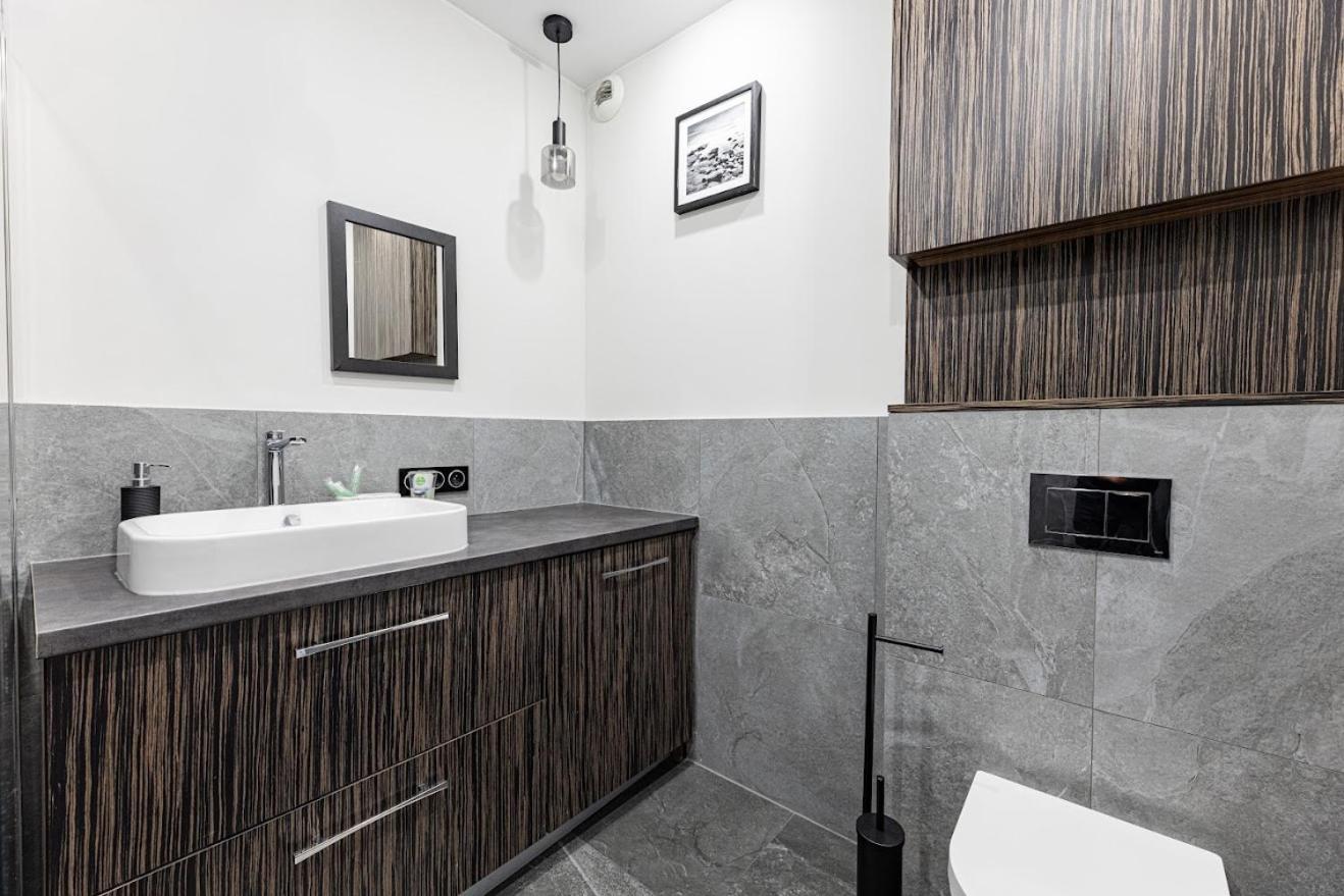 Fajny Apartament Z Parkingiem, Obok Metra. Warsaw Ngoại thất bức ảnh