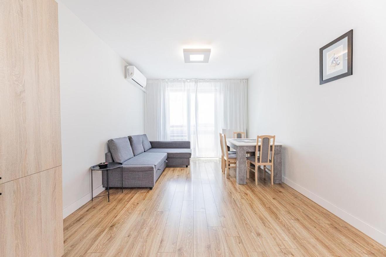 Fajny Apartament Z Parkingiem, Obok Metra. Warsaw Ngoại thất bức ảnh
