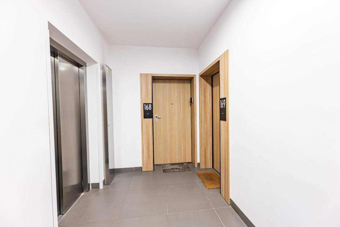 Fajny Apartament Z Parkingiem, Obok Metra. Warsaw Ngoại thất bức ảnh