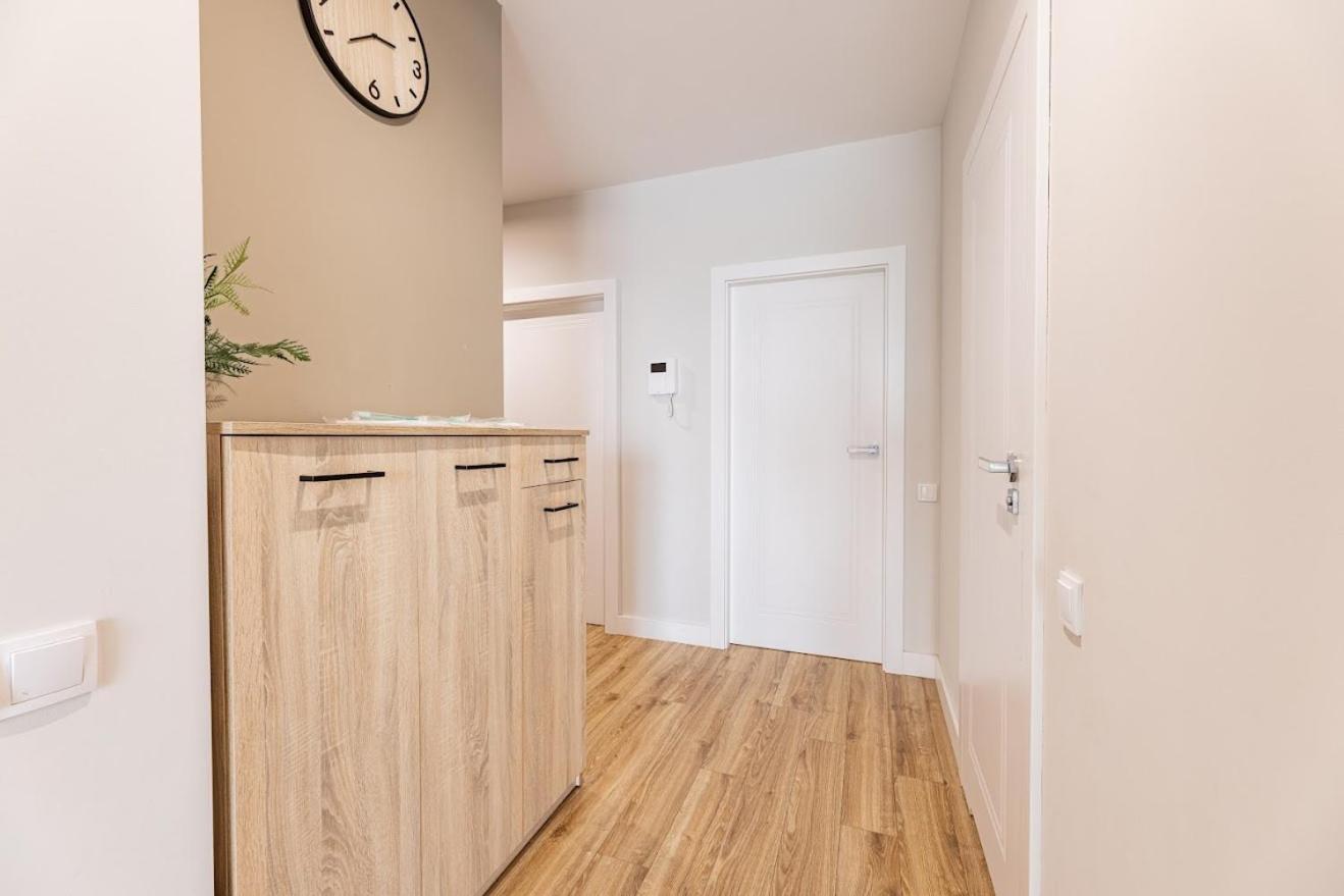 Fajny Apartament Z Parkingiem, Obok Metra. Warsaw Ngoại thất bức ảnh