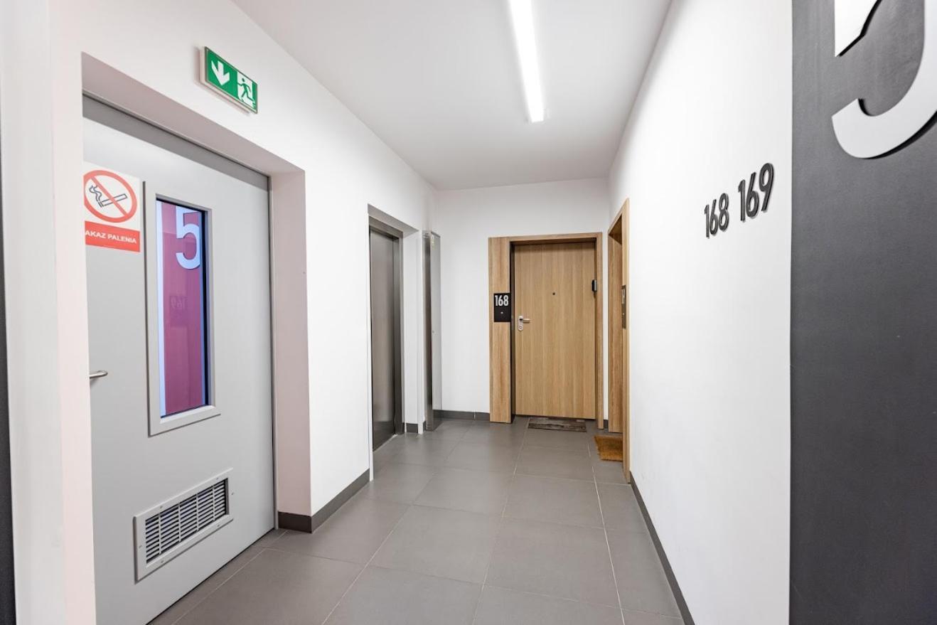 Fajny Apartament Z Parkingiem, Obok Metra. Warsaw Ngoại thất bức ảnh